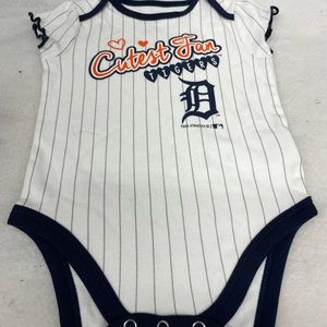 NEW!!! Detroit tigers new cutest fan onesie girl baby sz 6-9 mos